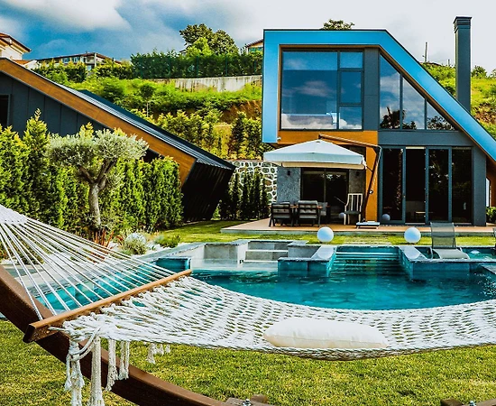 Sapanca Kuruçeşme'de Sakin Konumda, Özel Havuzlu, Lüks Villa - 1