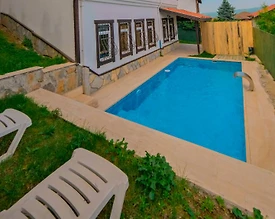 Sapanca Mahmudiye'de Geniş Bahçeli, Özel Havuzlu, Kiralık Villa - 3