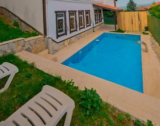 Sapanca Mahmudiye'de Geniş Bahçeli, Özel Havuzlu, Kiralık Villa - 3