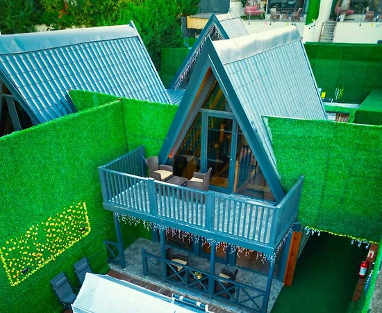 Sapanca Mahmudiye'de Göl Manzaralı, Isıtmalı Havuzlu, Balayı Bungalovu - 1