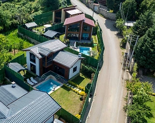 Sapanca Mahmudiye'de Ahşap Tasarımlı, Özel Havuzlu, Ferah Villa - 1