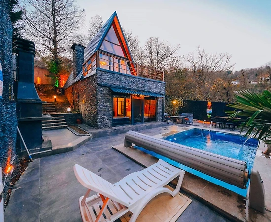 Sapanca Memnuniye'de Ferah Yapıya Sahip, Özel Havuzlu, Kiralık Bungalov - 1