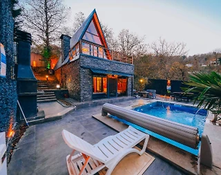 Sapanca Memnuniye'de Ferah Yapıya Sahip, Özel Havuzlu, Şık Bungalov - 1