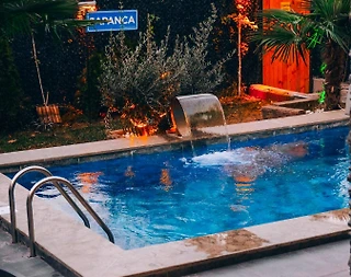 Sapanca Memnuniye'de Ferah Yapıya Sahip, Özel Havuzlu, Şık Bungalov - 4