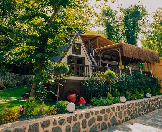 Nailiye'da Muhteşem Doğada, Isıtmalı Özel Havuzlu, Konforlu Bungalov - 1