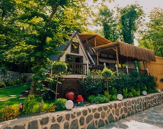 Nailiye'da Muhteşem Doğada, Isıtmalı Özel Havuzlu, Konforlu Bungalov - 1