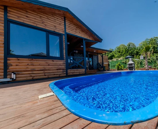 Sapanca Nailiye'de Göl Manzaralı, Isıtmalı Havuzlu, Kiralık Villa - 1