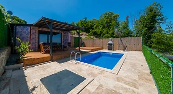 Sapanca Nailiye'de Minimalist Tasarımlı, Özel Havuzlu, 1+0 Villa