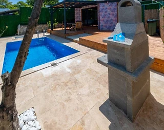 Sapanca Nailiye'de Minimalist Tasarımlı, Özel Havuzlu, 1+0 Villa - 4