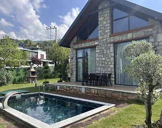 Sapanca Nailiye'de Muhteşem Manzaralı, Özel Havuzlu, Otantik Taş Ev - 1