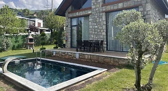 Sapanca Nailiye'de Muhteşem Manzaralı, Özel Havuzlu, Otantik Taş Ev