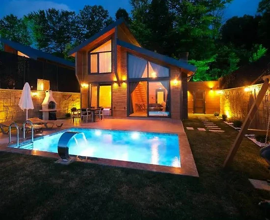 Sapanca Nailiye'de Sakin Konumda, Özel Havuzlu, 2+1 Bungalov - 1