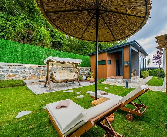 Sapanca Nailiye'de Tesis İçerisinde, Özel Havuzlu, Kiralık Villa - 1