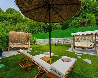 Sapanca Nailiye'de Tesis İçerisinde, Özel Havuzlu, Şık Villa - 3