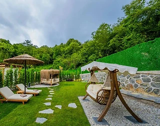 Sapanca Nailiye'de Tesis İçerisinde, Özel Havuzlu, Şık Villa - 4