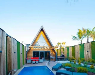 Sapanca Rüstempaşa'da Çiftlere Uygun, Özel Havuzlu, Jakuzili Bungalov - 2