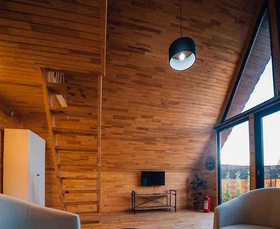 Sapanca'da Doğa İçerisinde, Isıtmalı Havuzlu, Konforlu Bungalov - 1