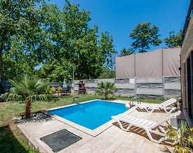 Sapanca Rüstempaşa'da Doğa İle İç İçe, Isıtmalı Havuzlu, Lüks Bungalov - 2