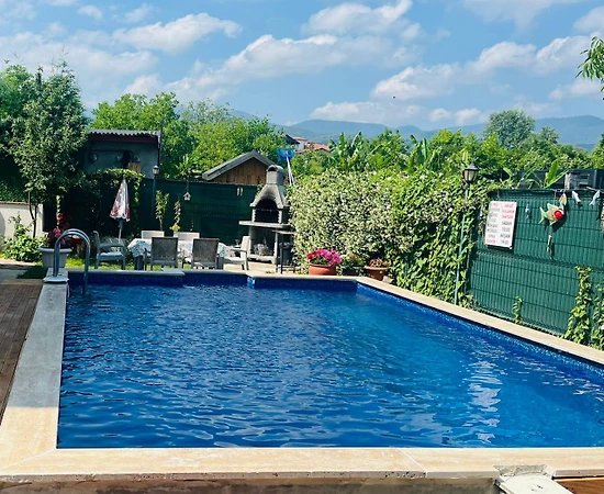 Sapanca Rüstempaşa'da Doğa Manzaralı, Isıtmalı Havuzlu, 4+1 Villa - 1