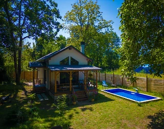 Sapanca Rüstempaşa'da Geniş Bahçeli, Özel Havuzlu, Modern Bungalov - 1