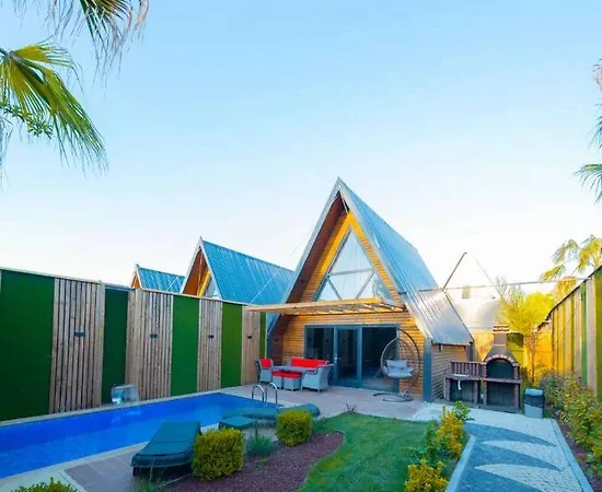 Sapanca Rüstempaşa'da Kahvaltı Dahil, Özel Havuzlu, Kiralık Bungalov - 1