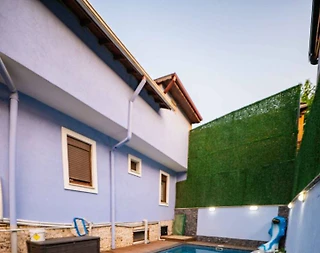 Sapanca Rüstempaşa'da Merkezi Konumda, Isıtmalı Havuzlu, Kiralık Villa - 1