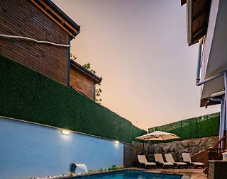 Sapanca Rüstempaşa'da Merkezi Konumda, Isıtmalı Havuzlu, Kiralık Villa - 3