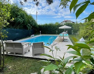 Sapanca Rüstempaşa'da Merkezi Konumda, Özel Havuzlu, Kiralık Villa - 1