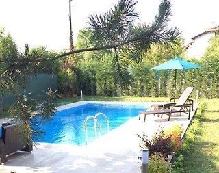 Sapanca Rüstempaşa'da Merkezi Konumda, Özel Havuzlu, Kiralık Villa - 2