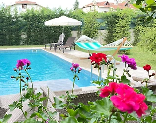 Sapanca Rüstempaşa'da Merkezi Konumda, Özel Havuzlu, Kiralık Villa - 3