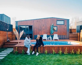 Sapanca'da Enfes Tesis İçerisinde, Isıtmalı Havuzlu, Kiralık Tiny House - 2