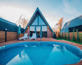 Sapanca'da Yemyeşil Bahçeli, Isıtmalı Havuzlu, Modern Bungalov - 3