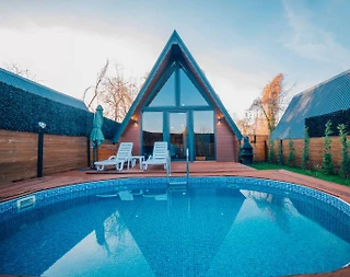 Sapanca'da Yemyeşil Bahçeli, Isıtmalı Havuzlu, Modern Bungalov - 3