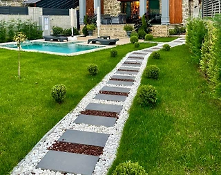 Sapanca Kuruçeşme'de Ailelere Uygun, Isıtmalı Havuzlu, Şık Taş Ev - 1