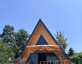 Sapanca Ünlüce'de Elverişli Konumda, Isıtmalı Havuzlu, Şık Bungalov - 1