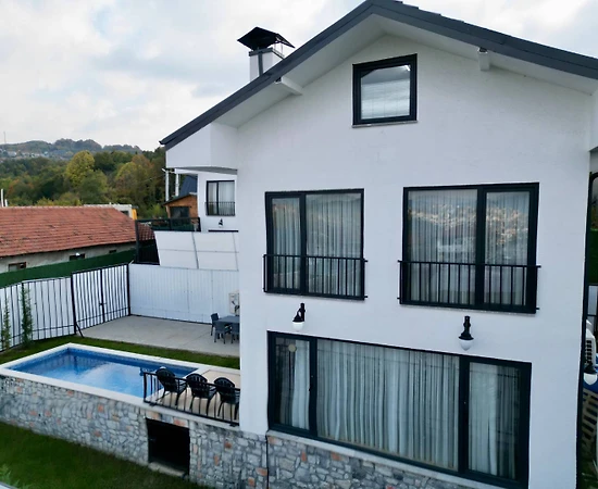 Sapanca Ünlüce'de Muhteşem Doğada, Özel Havuzlu, Modern Villa - 1