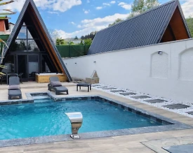 Sapanca Kuruçeşme'de Sakin Konumda, Isıtmalı Havuzlu, Modern Bungalov  - 2