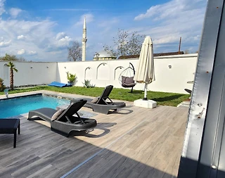 Sapanca Kuruçeşme'de Sakin Konumda, Isıtmalı Havuzlu, Modern Bungalov - 5