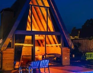 Sapanca Uzunkum'da Balayı Çiftlerine Uygun, Özel Havuzlu, Şık Bungalov - 1