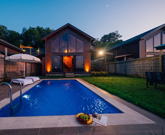 Sapanca Uzunkum'da Doğayla İç İçe, Isıtmalı Havuzlu, Kiralık Bungalov - 1