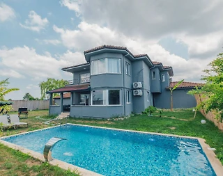Sapanca Uzunkum'da Geniş Bahçeli, Isıtmalı Havuzlu, 5+1 Villa - 1