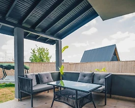 Sapanca Uzunkum'da Geniş Bahçeli, Isıtmalı Havuzlu, 5+1 Villa - 2