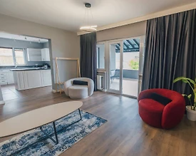 Sapanca Uzunkum'da Geniş Bahçeli, Isıtmalı Havuzlu, 5+1 Villa - 3