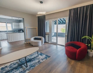 Sapanca Uzunkum'da Geniş Bahçeli, Isıtmalı Havuzlu, 5+1 Villa - 3