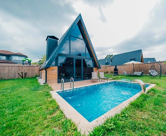 Sapanca Uzunkum'da Huzurlu Doğada, Isıtmalı Havuzlu, Ferah Bungalov - 1