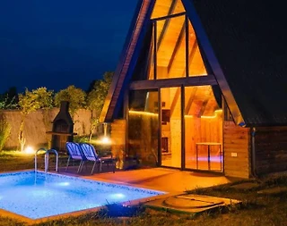 Sapanca Uzunkum'da Nezih Konumda Isıtmalı Havuzlu, Bahçeli Bungalov - 1