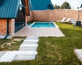 Sapanca Uzunkum'da Tesis İçerisinde, Isıtmalı Havuzlu, Modern Bungalov - 2