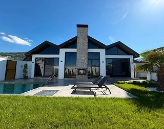 Sapanca Yanık'da Modern Tasarımlı, Özel Havuzlu, Konforlu Bungalov - 1