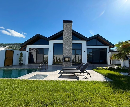 Sapanca Yanıklar'da Modern Tasarımlı, Özel Havuzlu, Konforlu Bungalov - 1