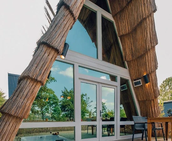 Sapanca Yanık'ta Muhteşem Doğada, Jakuzili, Balayı Bungalovu - 1